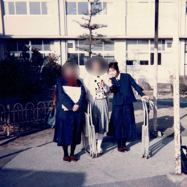 中学時代の神代さん（一番右）