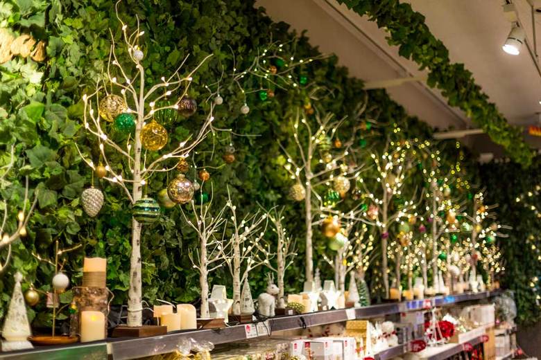 ▲LEDツリー（120cm）シラカバウッド（手前）120cm 4,621円／（奥）60cm 2,769円（ともに税抜）