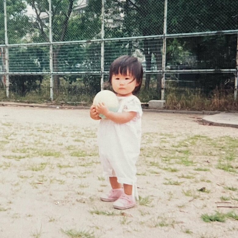 たたずむ姿が可愛すぎる一色といろさんの幼少期