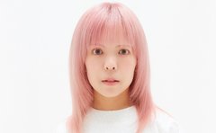 身長115センチの女性モデル「背を伸ばす治療を受けないと子ども時代に決めた訳」両親の愛情深い言葉がけが自信に