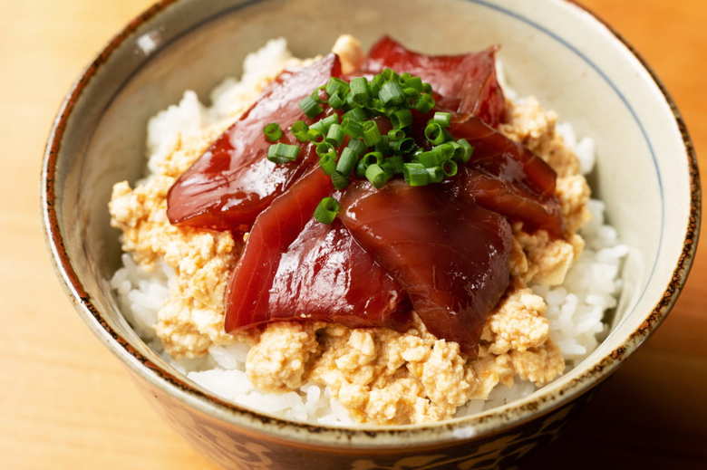 タサン志麻さんの「まぐろ漬けとほろほろ豆腐丼」レシピ