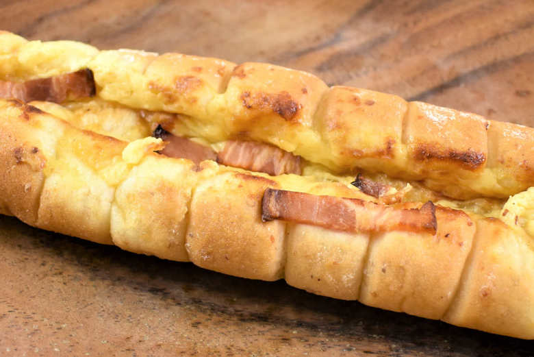 ファミマで人気のちぎれるベーコンチーズマヨスティックの実物画像