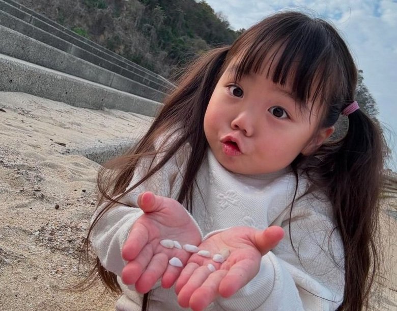 小学1年の春休みに家族で海へお出かけしたときの理央奈ちゃん