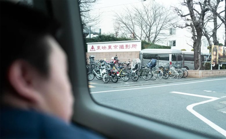 岸田家3人揃って撮影現場を見学した