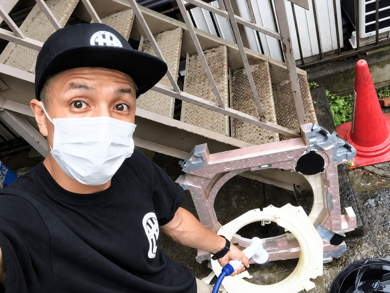 謹慎後に仕事がほぼなくなり、先輩に誘われエアコンクリーニングで生計を立てていたツネさん