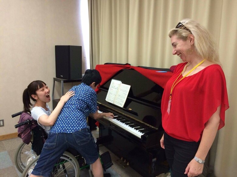 寝たきり状態で入院中、自身が企画したコンサートに出演するため来日したオーストリア宮廷歌手へ誕生日ソングを