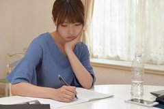 私の夫はどのあたり？20～50代男性の平均年収