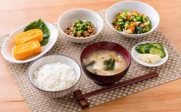 健康を気にするなら食後にすぐ食器を片付けない方がいい理由