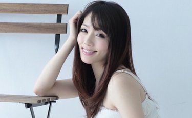 「あんな男は」と母は結婚に批判的だったけど 川﨑麻世と「21歳差婚」の花音「そのプロポーズはあまりに突然に」