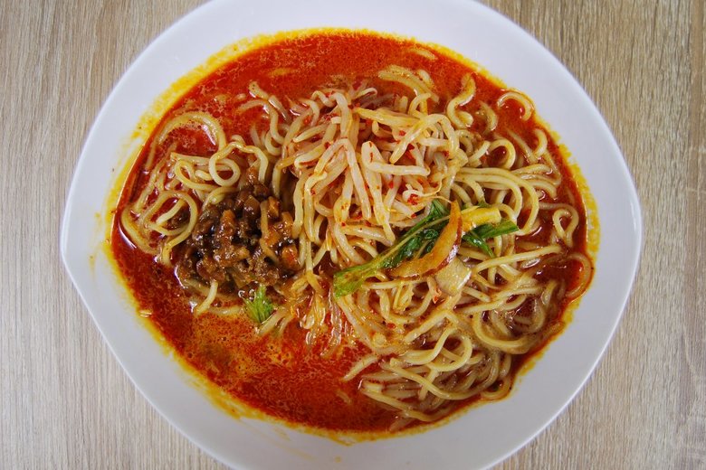 セブンイレブンのおすすめラーメン「鬼旨辛担々麺」の実物画像