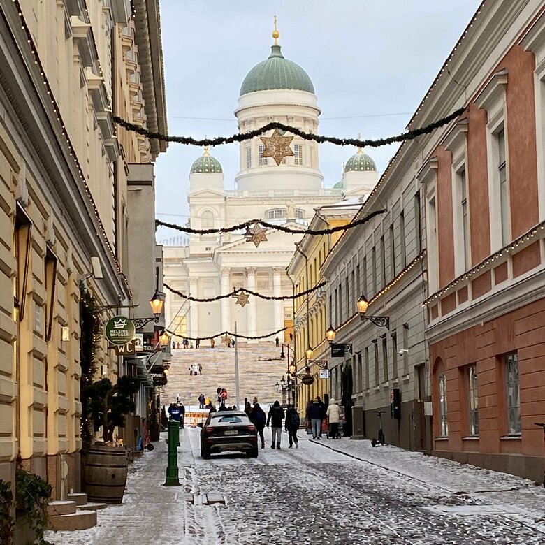 クリスマスのデコレーションが施されたフィンランドの街の様子