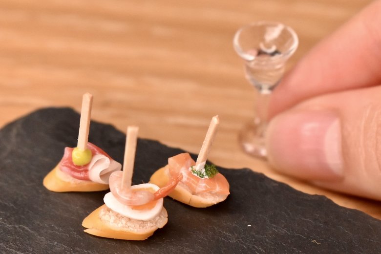 食べ物の作品を作ることが多いという岡田さん。色合いがなんともリアルです