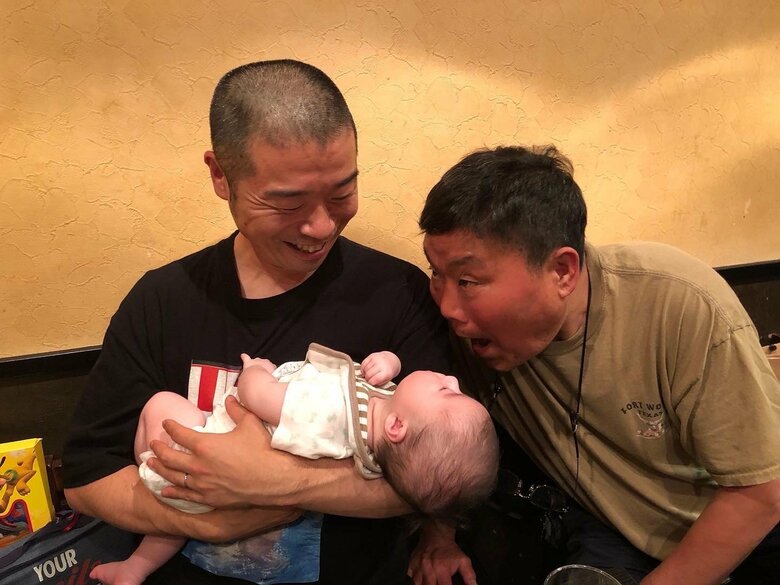 長男の誕生を喜んでくれるトミーズ雅さん