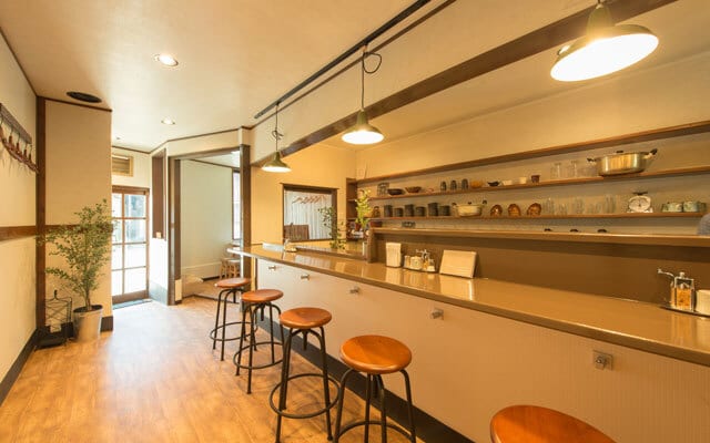 新型コロナの影響で一時は店内営業ができなかった佰食屋 ── 従業員の働き方を大切にしてきた分、解雇を言い渡すのは葛藤も大きかったのではないでしょうか？