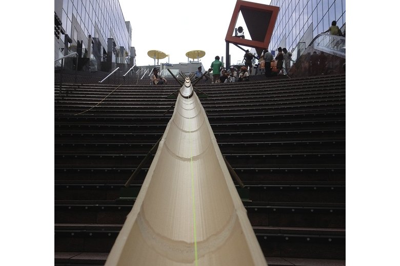 京都駅の階段で流しそうめんにチャレンジ