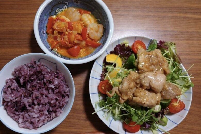 ダイエットコーチのもと、脂質を減らした食事に