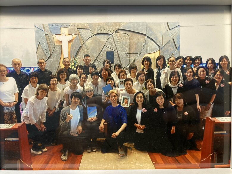 主催している朗読の会のメンバーと