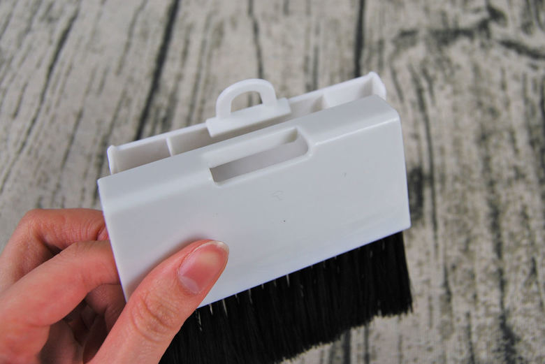 ダイソーのおすすめ商品「ミニちりとり＆ホウキ」の実物画像