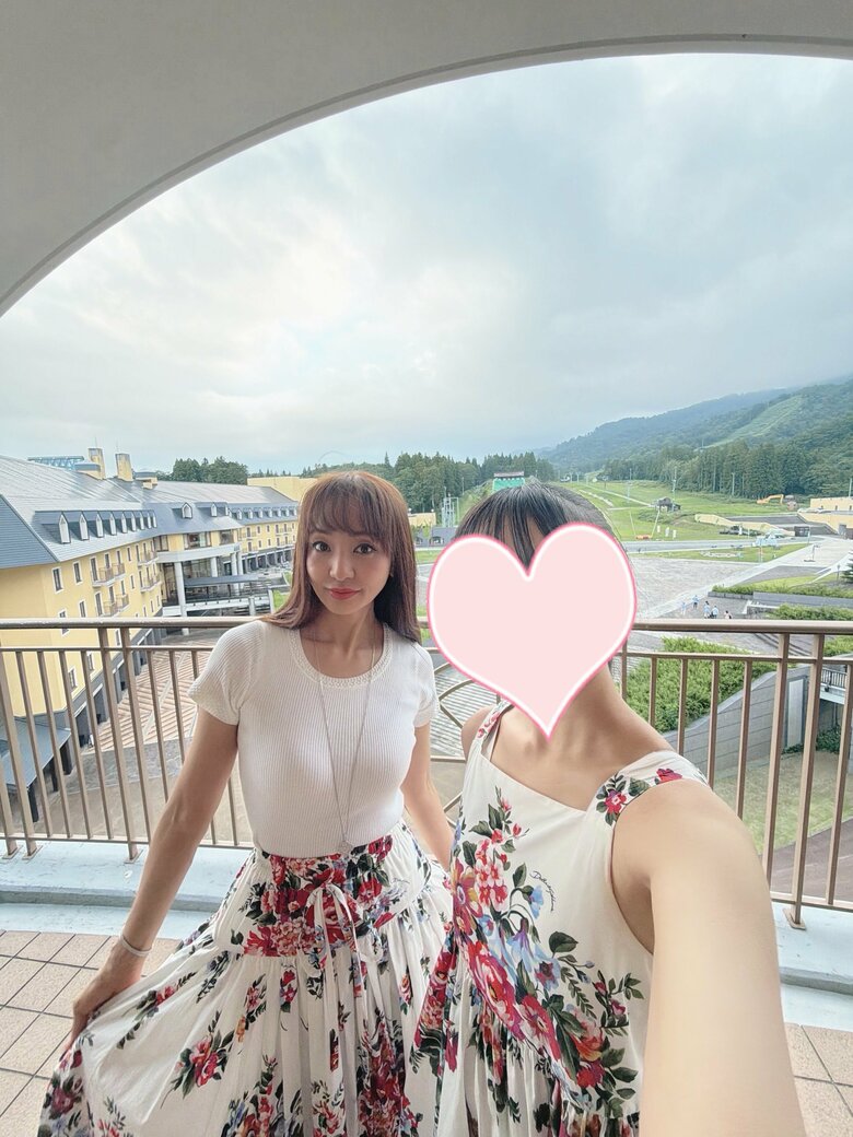 夏休みを自然の中で過ごした神田うのさん親子