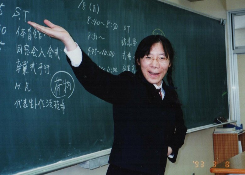 明るい人柄がうかがえる高校の卒業式での様子