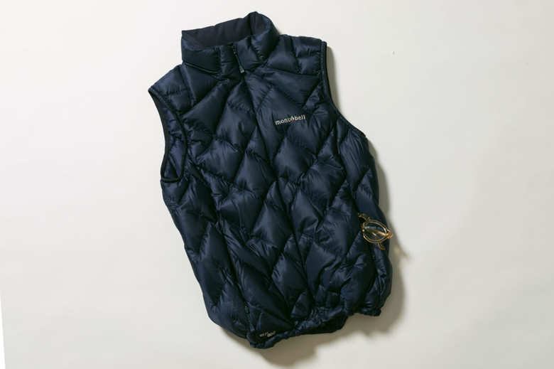 ミッドナイトブルーのほか、ブラック、オパールグレーの３色展開