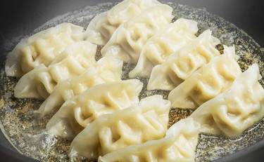 冷凍餃子が驚くほど美味しくなる焼き方「まったく味が変わった…!!」