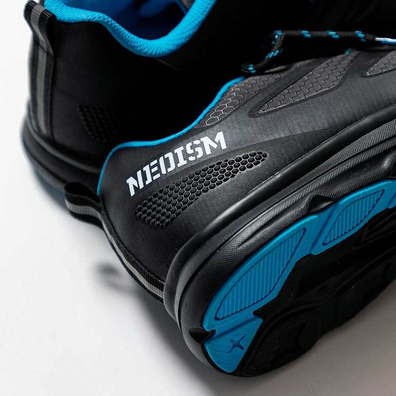 ワークマン ネオイズムトレックシューズ 撥水加工