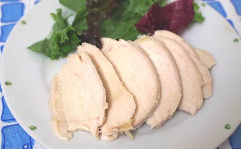 ▲厚みのある鶏むね肉も中心まできれいに加熱できている