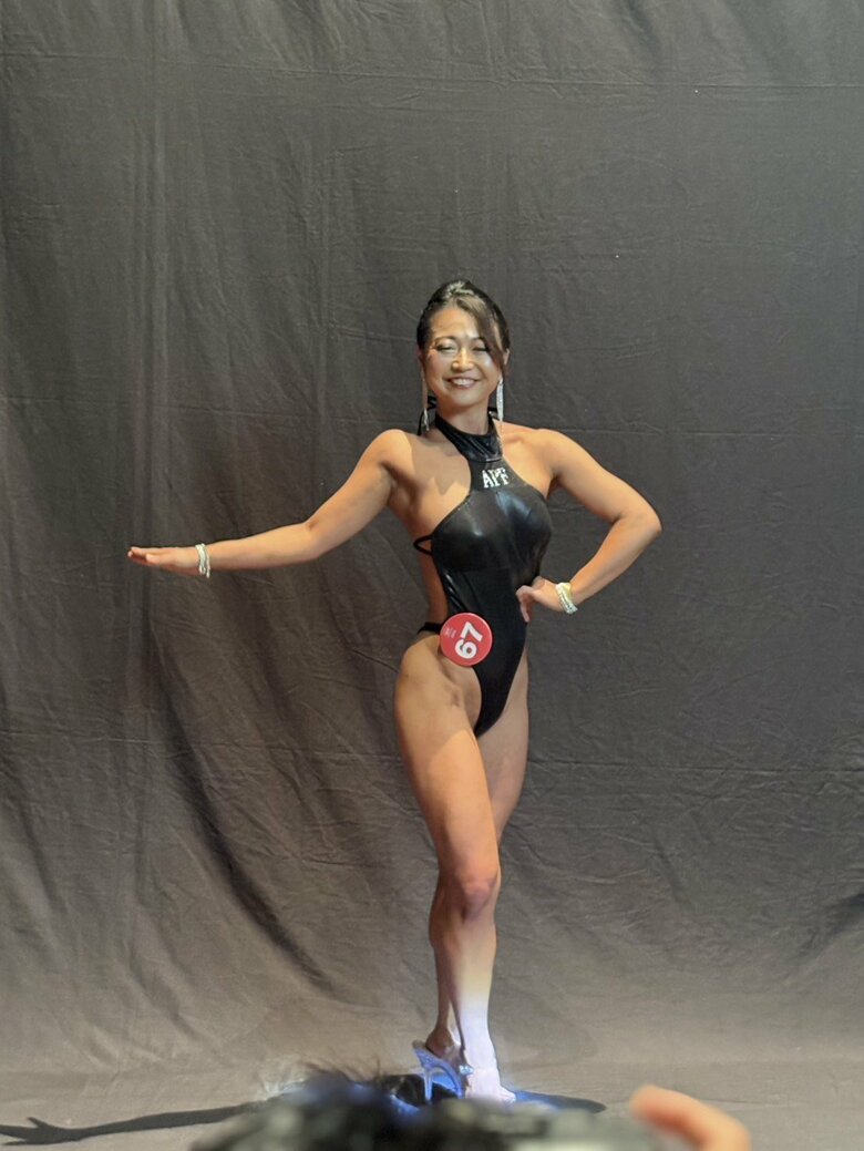 フィジークで鍛え上げられた美しい体に