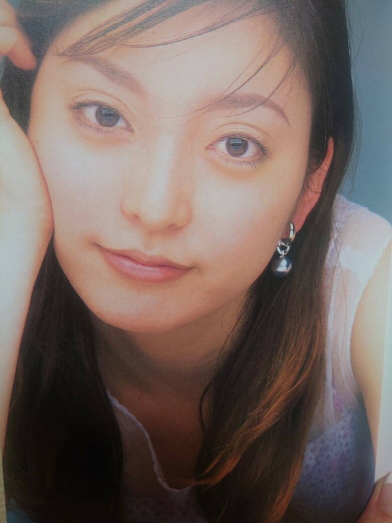 透明感に吸い込まれそう。20代の宮下今日子さん　撮影：（C）Keita Haginiwa 1999