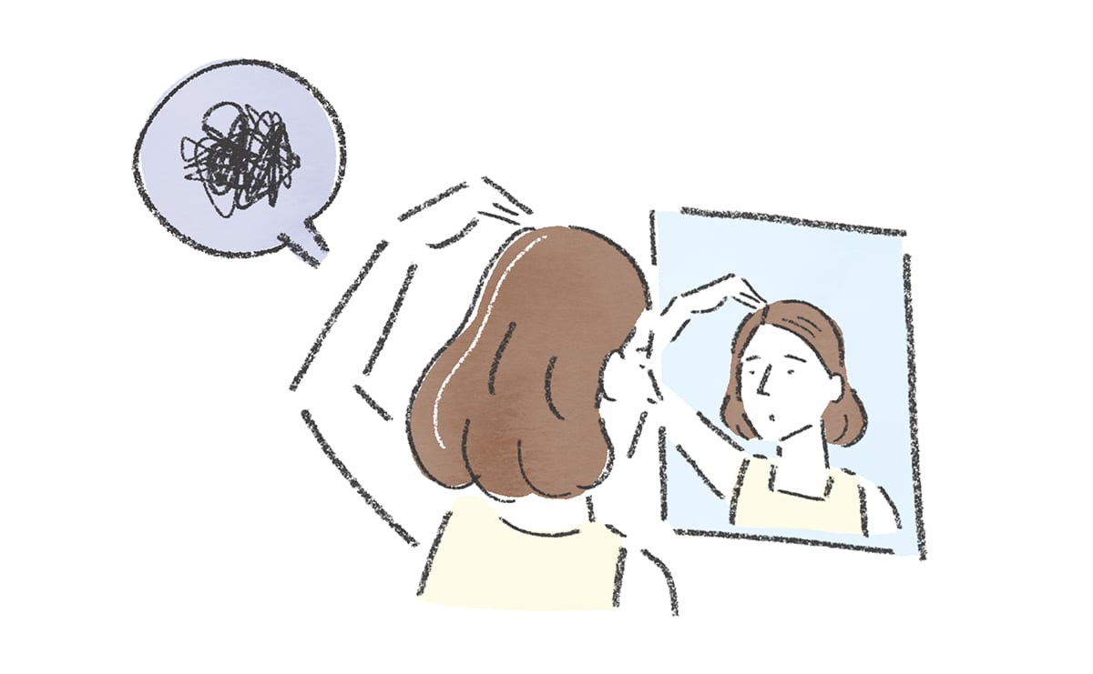 白髪を気にする女性