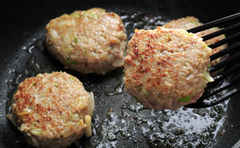 野菜嫌いな我が子に作る…神田うのさん特製ハンバーグ