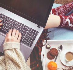 職場でお菓子ばっかり食べてる人は社会人として許される!?