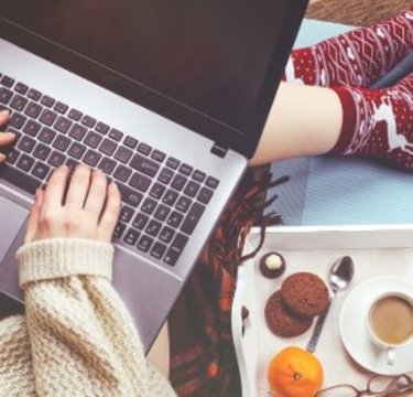 職場でお菓子ばっかり食べてる人は社会人として許される!?