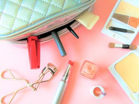 かわいいメイクツールの画像