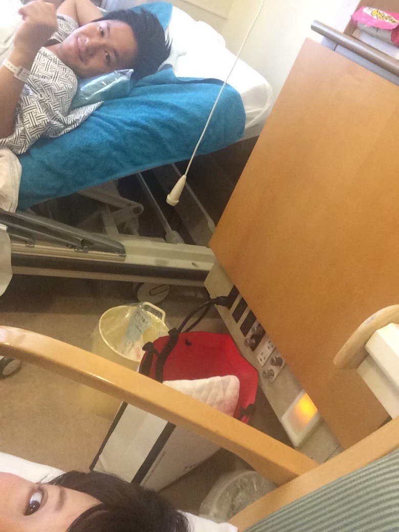 入院中の川島さんに寄り添う菜月さん