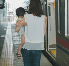 相沢まきさんが明かす「子連れ新幹線の苦労」 繁忙期はグリーン席必須!?