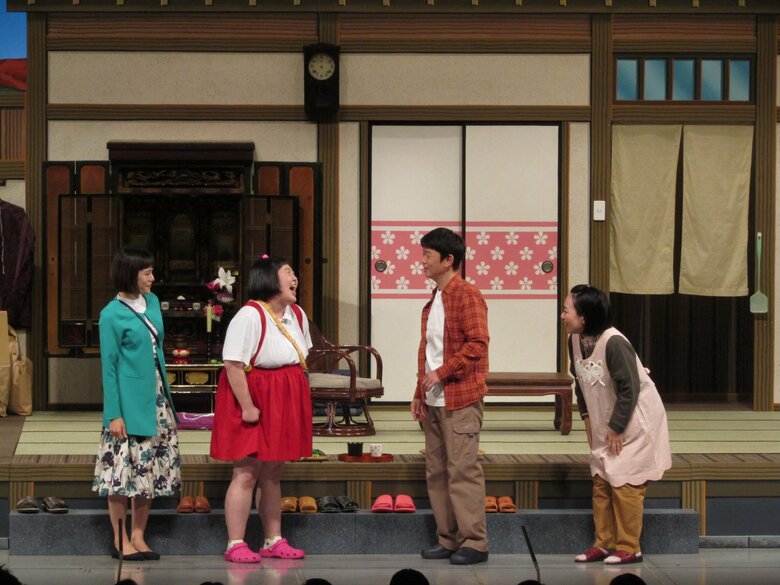 あたり役「小学3・4年生の藍ちゃん」では、子ども特有の天真爛漫さとずる賢さを演じ分けて笑わせる