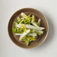 【白菜とマーマレードの浅漬け】
ジッパー式保存袋にすべての材料を入れ、袋の上からよくもんで、密閉する。冷蔵室でひと晩おく（時間がないときは、すぐに弁当箱に詰めても）。