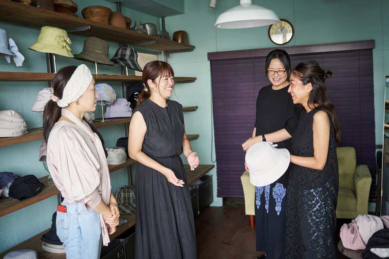 本社社員と打ち合わせ