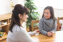 子どもの「初潮」ポーチの中に用意したい物と〝教えたい生理のエチケット〟