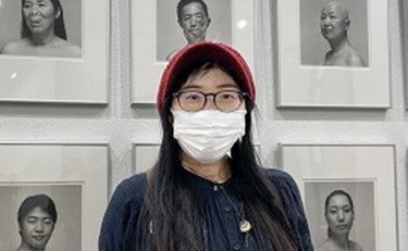 顔の難病で学生時代いじめられた経験を「ひとり芝居」で表現する女性「いじめた張本人が子連れで舞台に来てくれて」