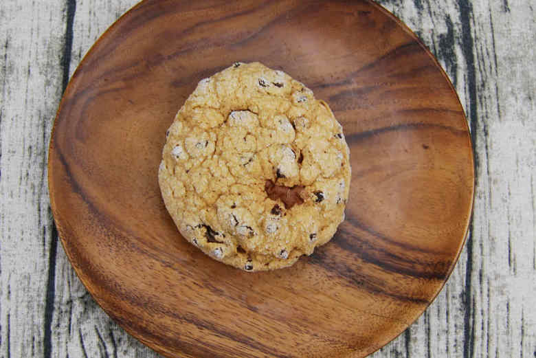 2ローソンのおすすめパン「カントリーマアムみたいなメロンパン」の実物画像02