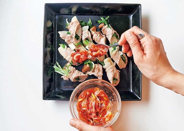 食べやすい大きさに切って器に盛り、Ａをかける。冷めてもおいしいのですが、温かいうちに冷たいたれをかけていただくのも、とてもおいしいです。