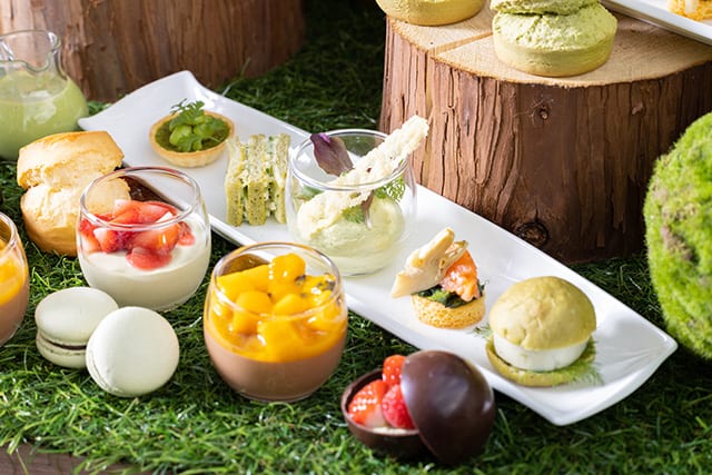 規格外のフルーツやカカオの実を廃棄せず製造されたチョコレートを使ったスイーツ　写真提供／グランド ハイアット 東京