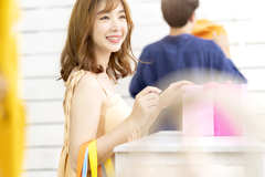 ピチピチの服を「お似合いですっ！」 店員さんのセンスが逆に凄い