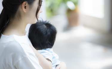 コロナ禍で4人に1人が産後うつ傾向「会話不足・収入減で不安が増幅」