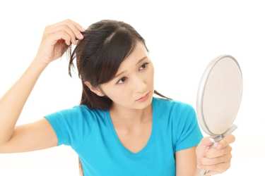 髪の生まれたてはすべて白い「白髪」のメカニズムと〝病気のサイン〟