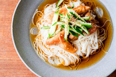 「電子レンジって便利ね。鶏のゆずこしょうそうめん」