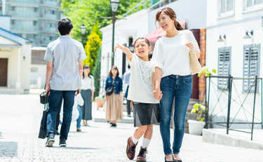 子どものお留守番が不安…一緒に出かけるために親ができる秘策とは